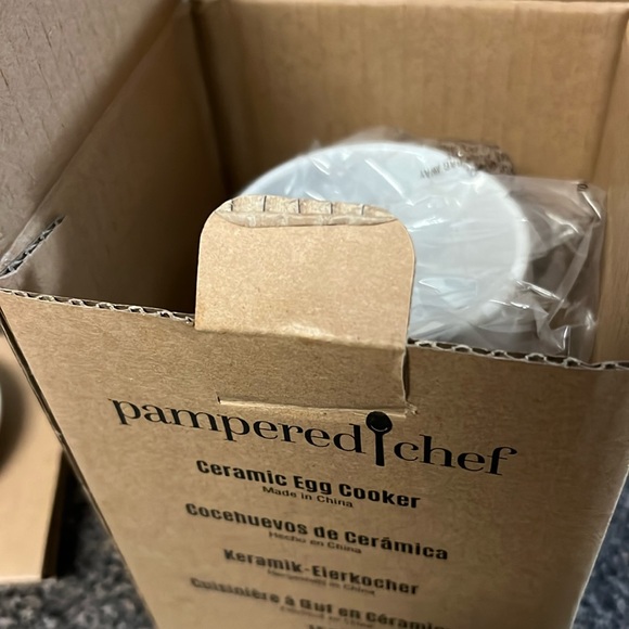 NIB Pampered Chef Ceramic Egg Cooker - Picture 3 of 3